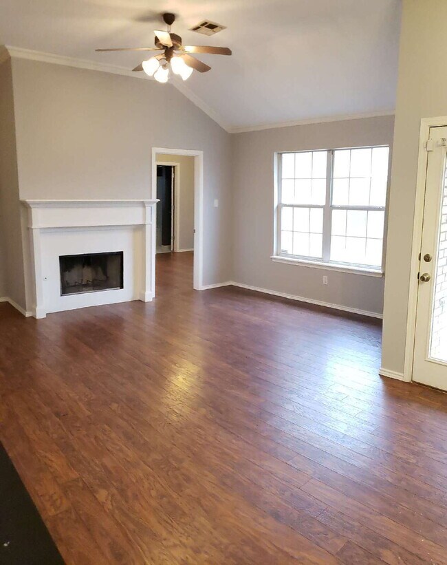 Building Photo - Modern 3/2/2 in cul-de-sac Southeast Lubbock
