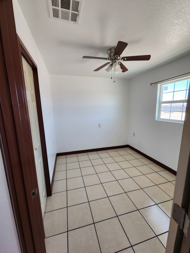 Building Photo - 15120 Perlite Dr