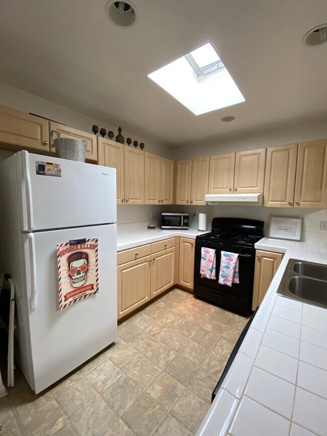 Otra vista de la cocina - 1322 Garnet Ave