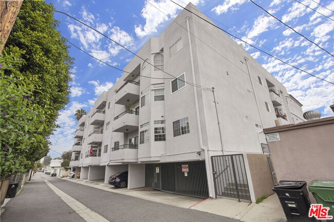 Building Photo - 4455 Hazeltine Ave