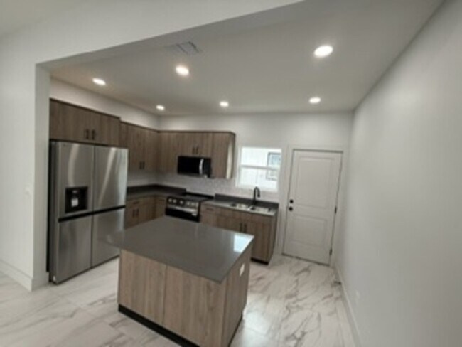 Foto del edificio - 2813 Bravo Rd