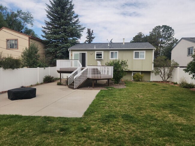 Building Photo - Monument white picket fenced 4-bedroom Bea...