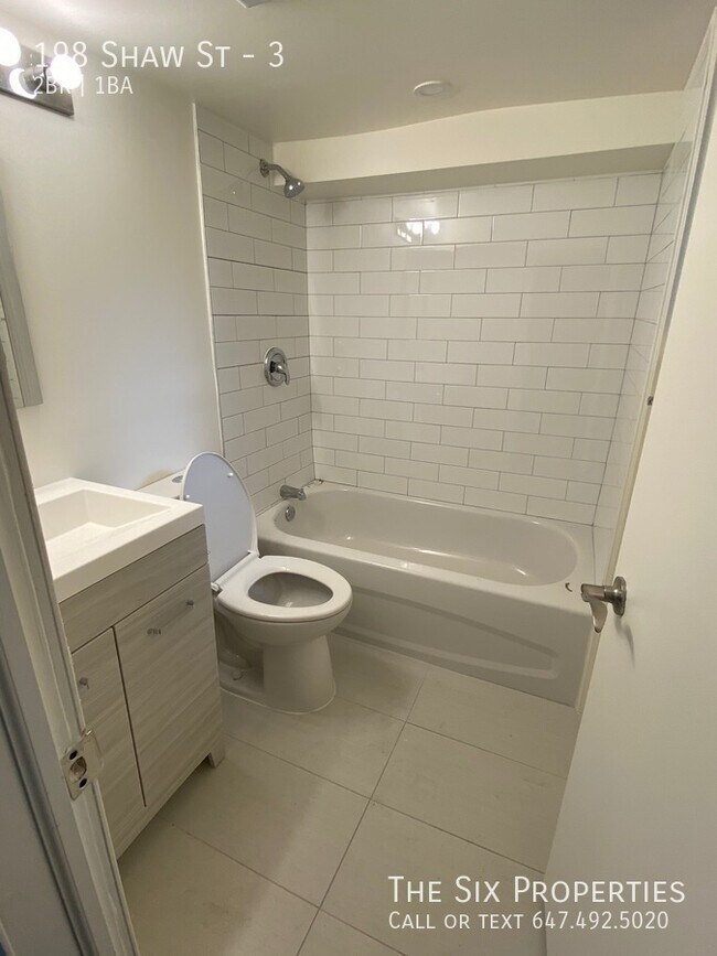 Photo du bâtiment - Trinity Bellwoods Two Bedroom Apartment