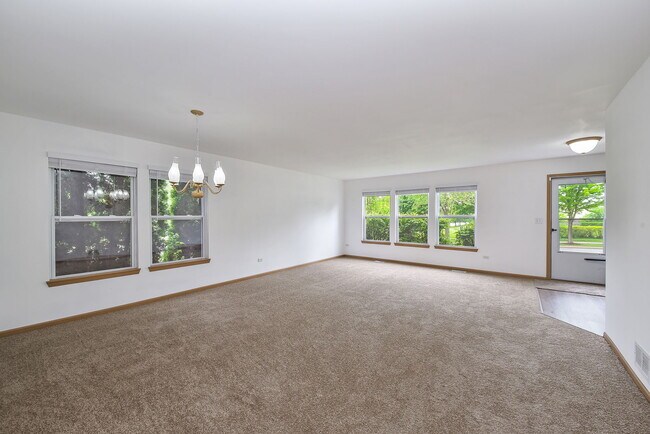 Dining Room/Living Room Combo - 3102 Fairfield Way