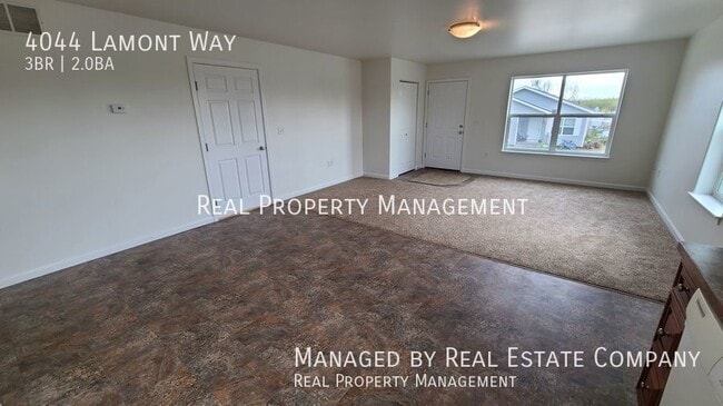 Building Photo - Newer Construction Three Bedroom Home in W...