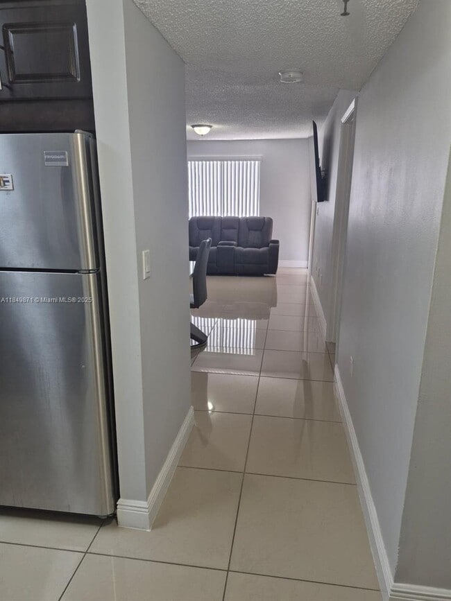 Foto del edificio - 7865 W 30th Ct