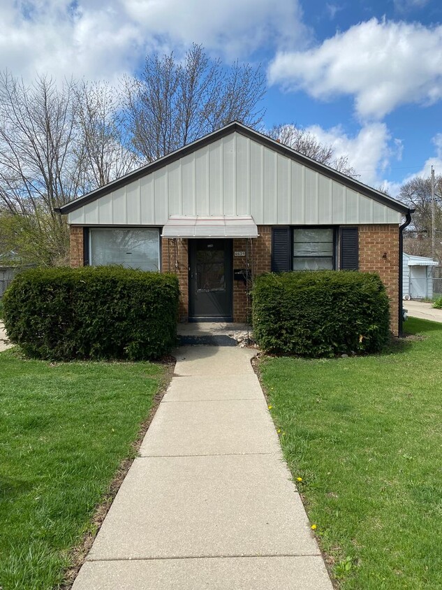 Primary Photo - 2 BEDROOM SINGLE FAMILY HOME