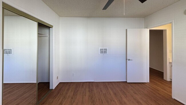 Foto del edificio - 45 Rose Ave