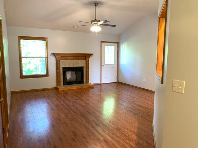 Living Room - 526 S Basswood Ave