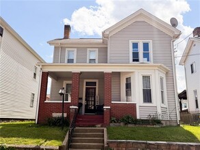 Building Photo - 330 12th Ave