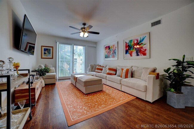 Building Photo - 720 S Sapodilla Ave