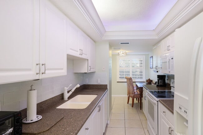 Building Photo - 204 3rd St W