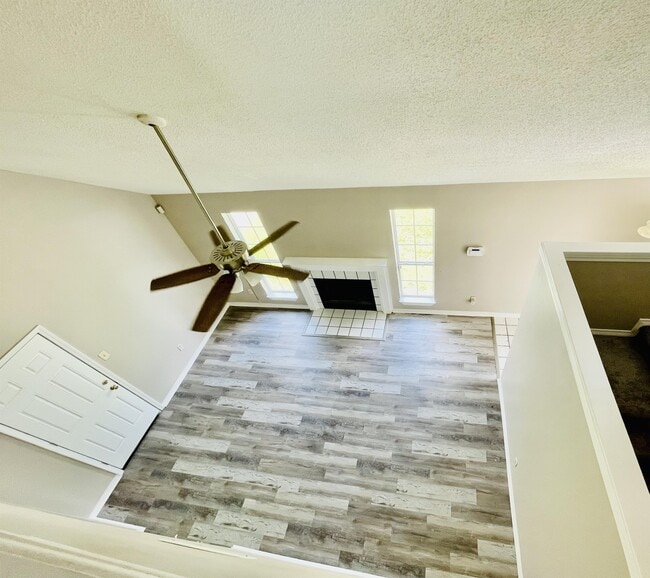 Building Photo - 13442 Locust Hill Dr