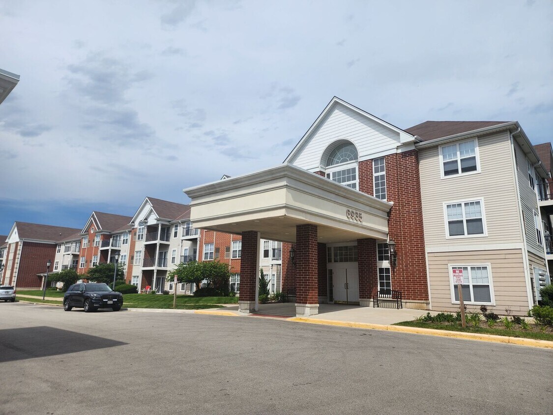 Foto principal - 2 bed 2 bath Kenosha condo