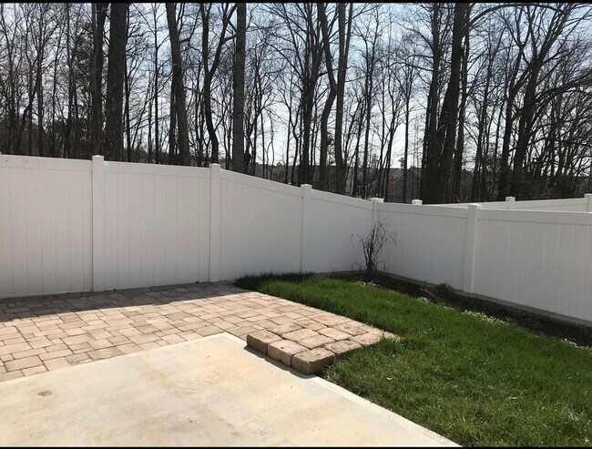 Foto del edificio - 2405 Bearded Iris Ln