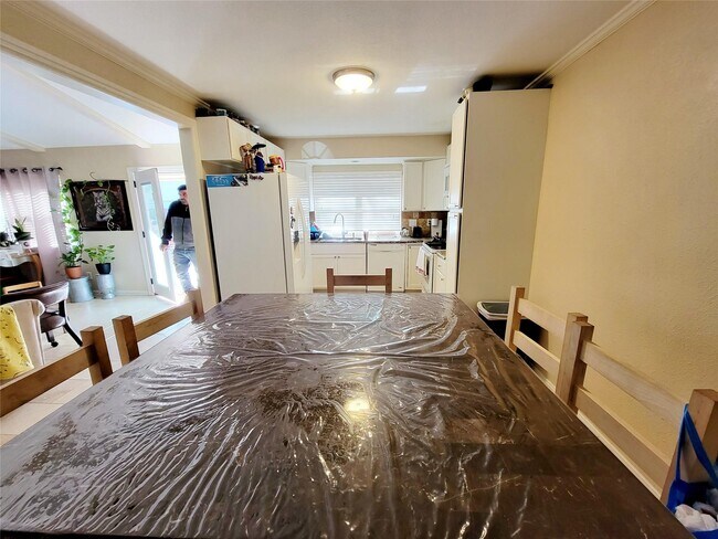 Foto del edificio - 3524 Cotillion Dr