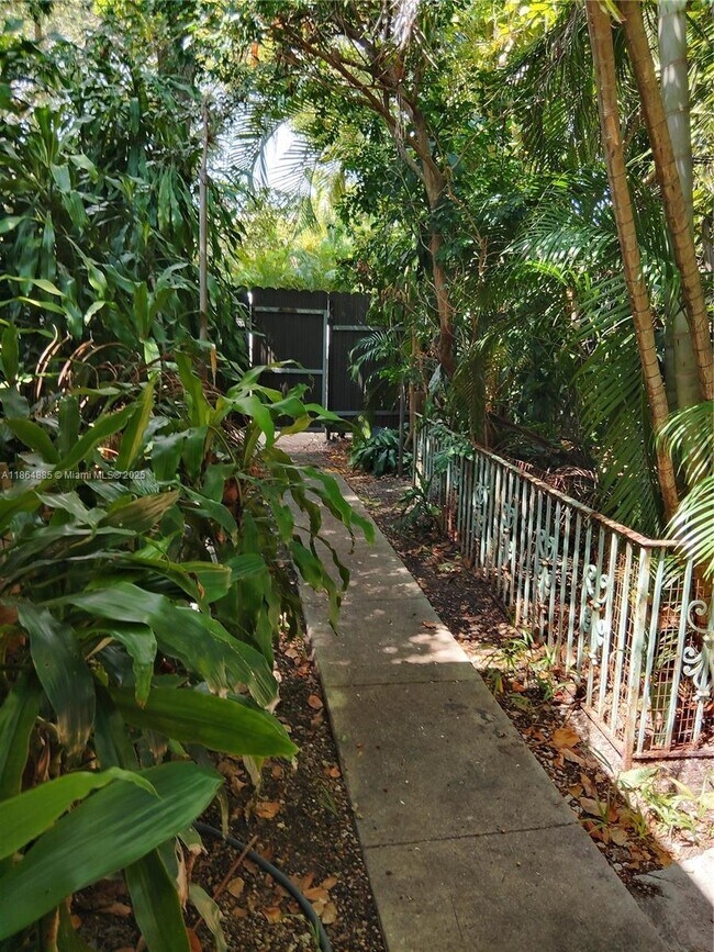 Foto del edificio - 4126 SW 16th Terrace