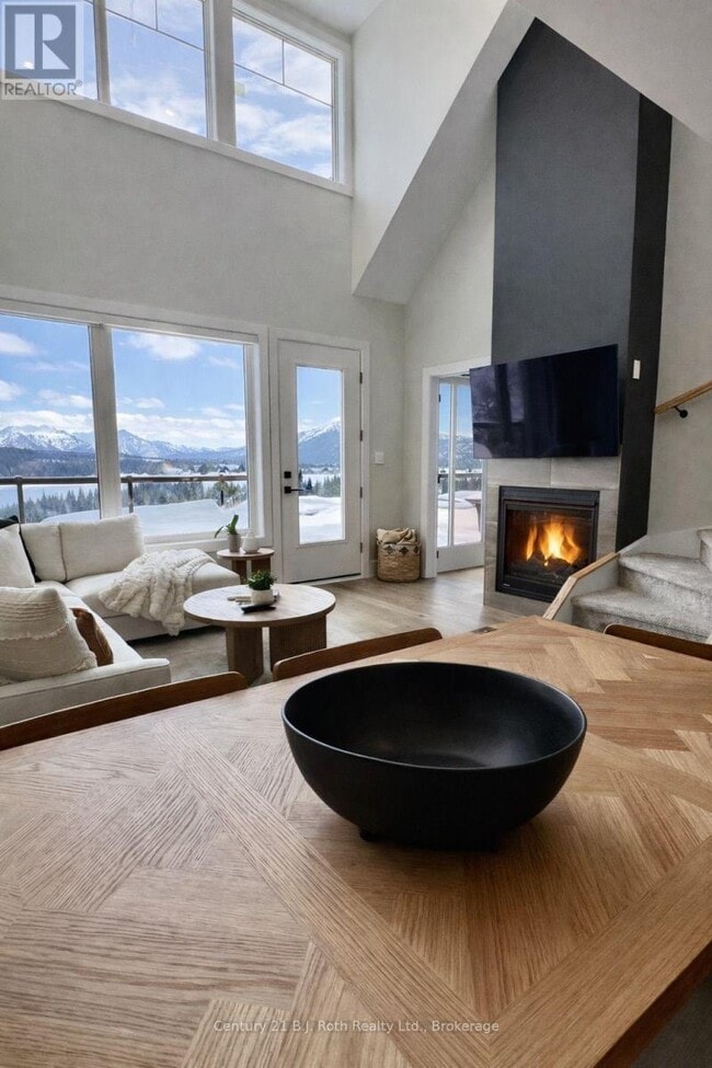 Building Photo - 11 Tree Tops Ln