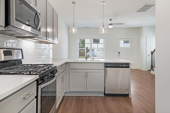 Building Photo - Single Family Home with Fenced Backyard!