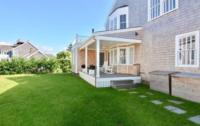 Building Photo - 10 Brant Point Road