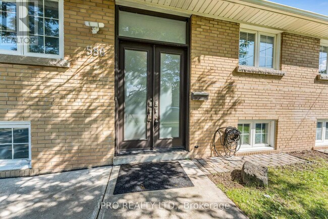 Building Photo - 586 Pinegrove Rd