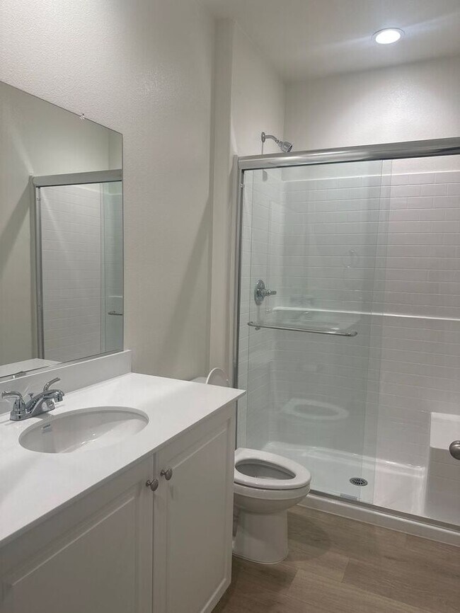 Building Photo - Your Family's Dream Home Awaits!