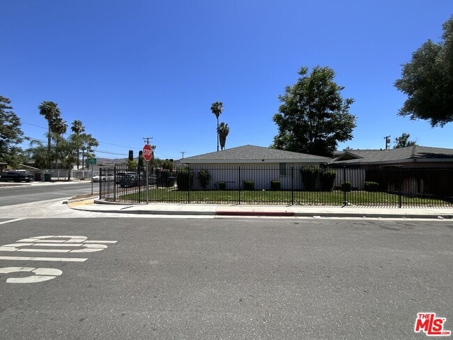 Building Photo - 1287 Olive Tree Ln