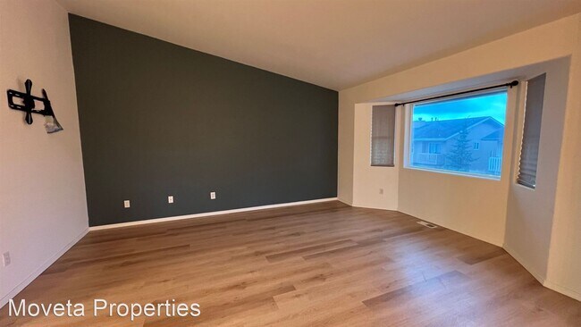 Building Photo - 3 br, 2 bath House - 9050 Dewberry Street #15