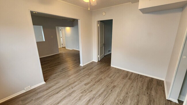Foto del edificio - 225 Parkway Dr, Eastlake