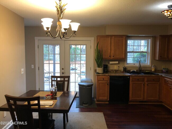 Foto del edificio - 265 Sandhills Cir