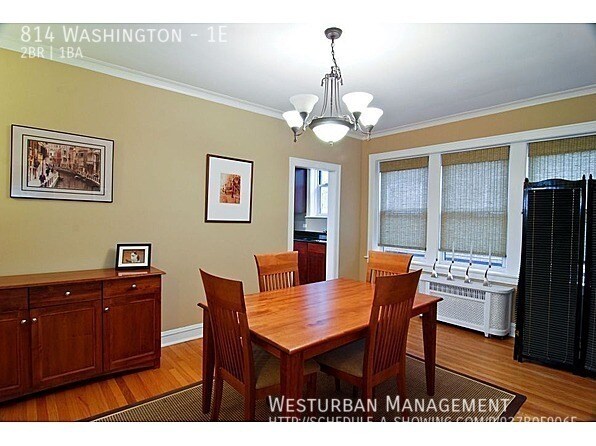 Building Photo - Central Oak Park Condo