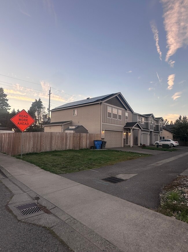 Building Photo - 13700 NE 64th Cir