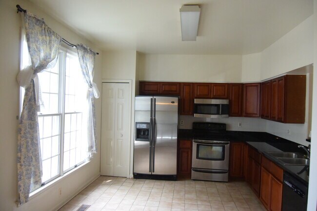 Kitchen - 11 Alderman Ct