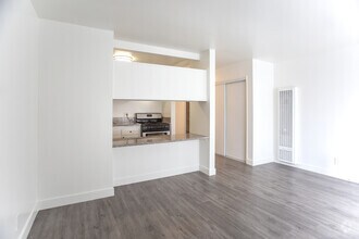 Interior Photo - Riata at Canoga