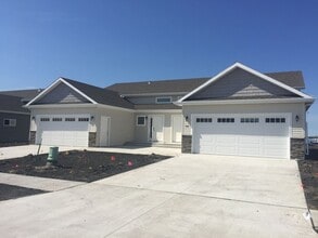 Building Photo - 932 Eaglewood Ave