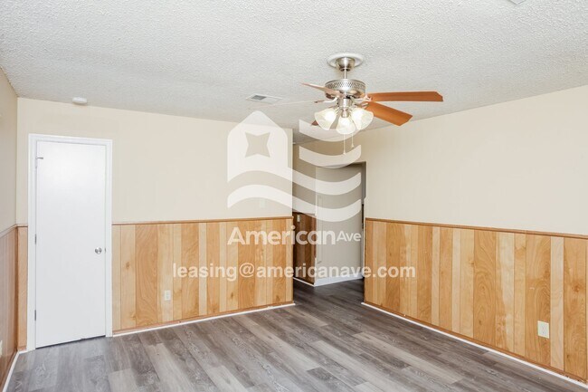 Foto del edificio - 517 Riverside Ln
