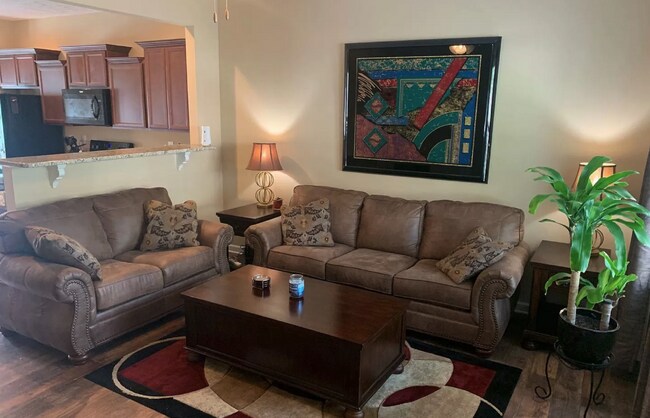 Foto del edificio - 1750 Sprucedale Dr