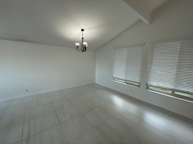 Foto del edificio - 13161 Shalimar Pl