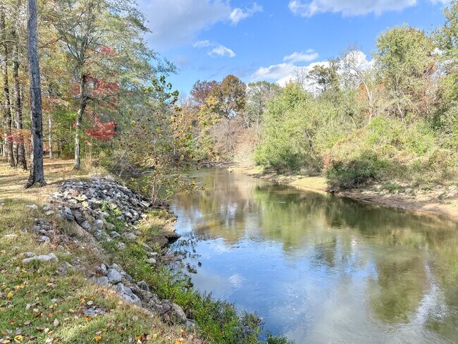 Building Photo - 56 Big Eddy Trl