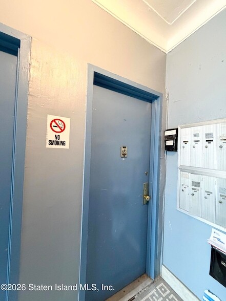 Building Photo - 37 Avon Pl