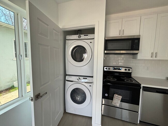 Building Photo - Eldora, 10313-10321 1/2