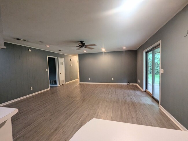 Building Photo - Coming Soon! Home in Hooks