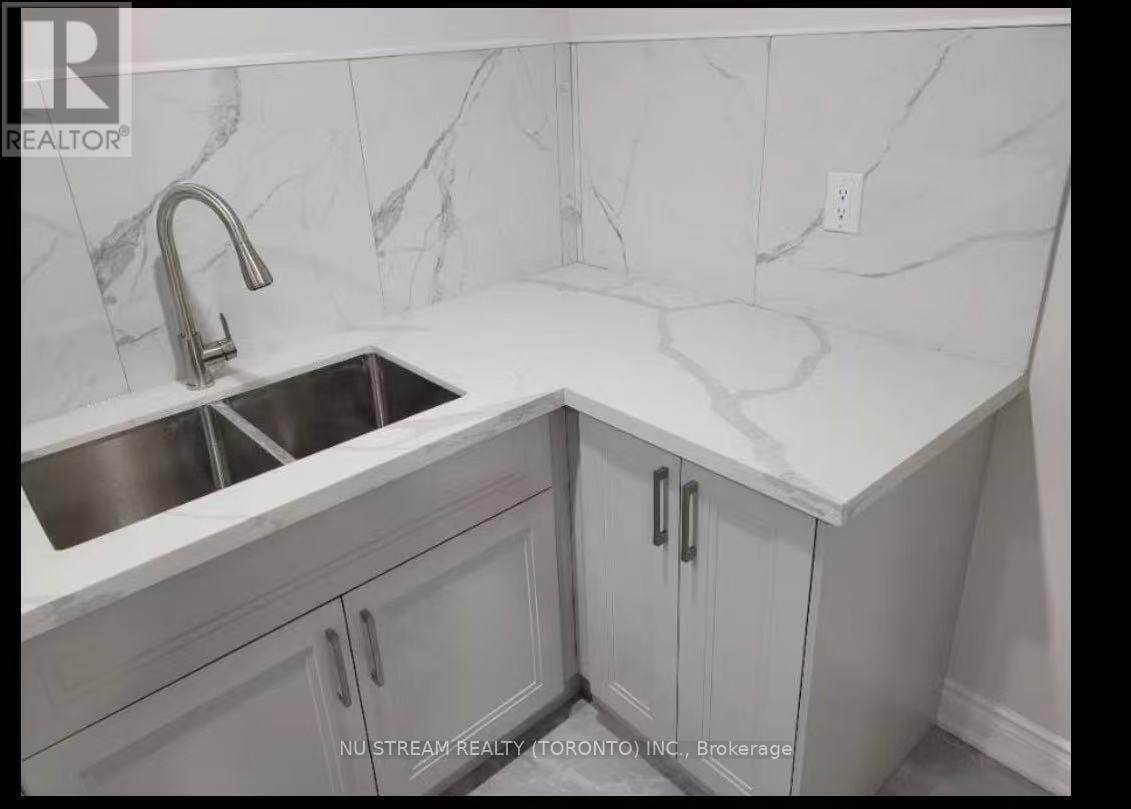 Photo du bâtiment - 612 Village Pkwy