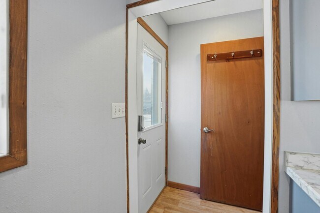 Foto del edificio - 617 5th St SE