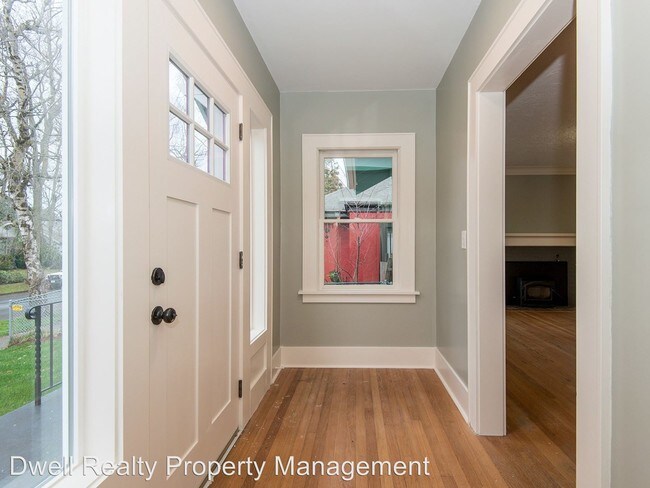Foto del edificio - 3 br, 2 bath House - 6114 N Commercial Ave.