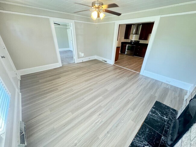 Building Photo - Newly REMODELED STONE HOUSE near downtown,...
