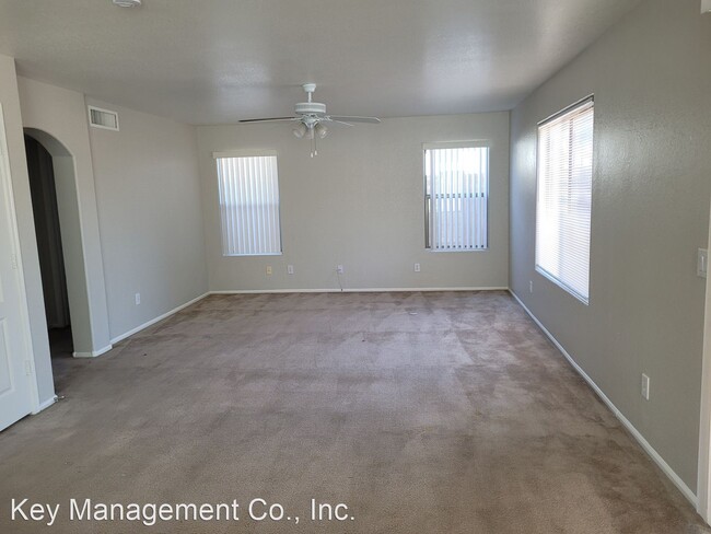Building Photo - 4 br, 2.5 bath House - 15816 W. Linden St.
