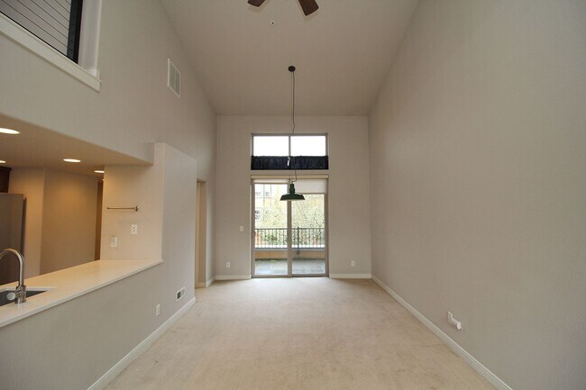 Foto del edificio - Chic and Modern Loft-Style 2+ Bedroom Town...