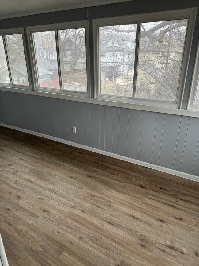 Building Photo - Beautiful 3 Bed/1.5 Bath Home Available Now!