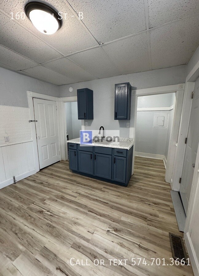 Building Photo - 160 N 6th St